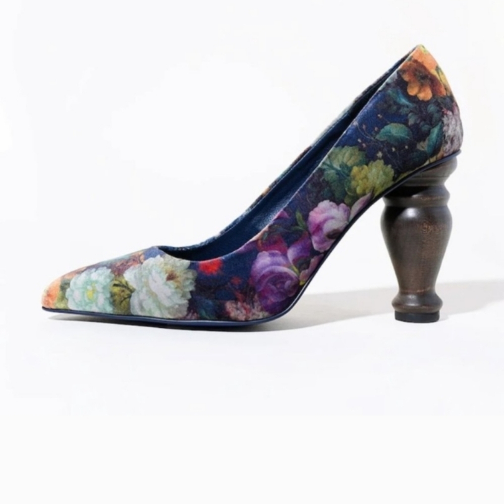 Charlotte Stone Baughnn Velvet Heels size 8